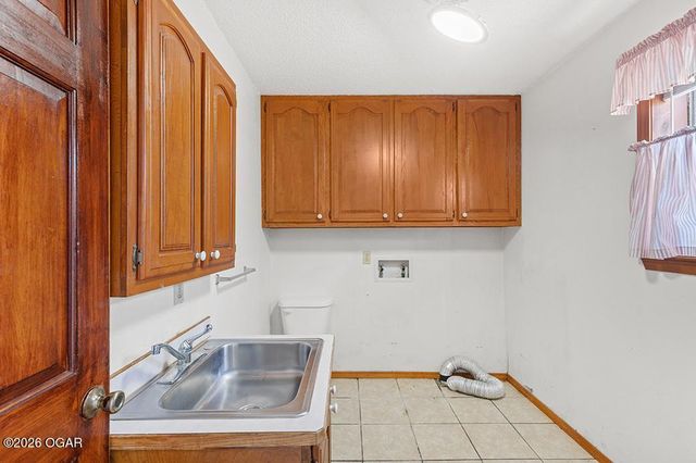 1925 E 46th Street, Joplin, MO 64804