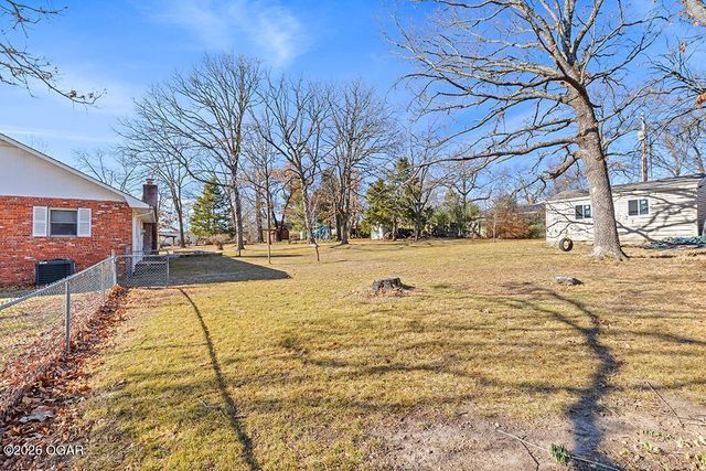 1925 E 46th Street, Joplin, MO 64804