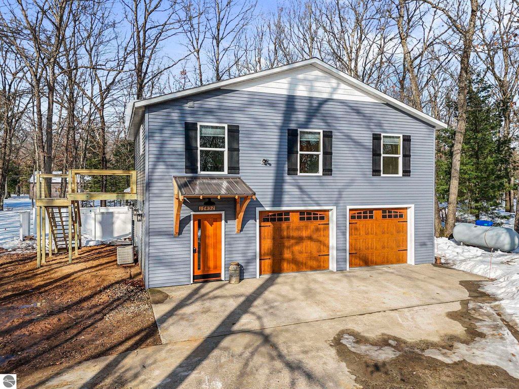 Image 1 of property listing at 17432 Jennifer Drive, Wellston, MI 49689