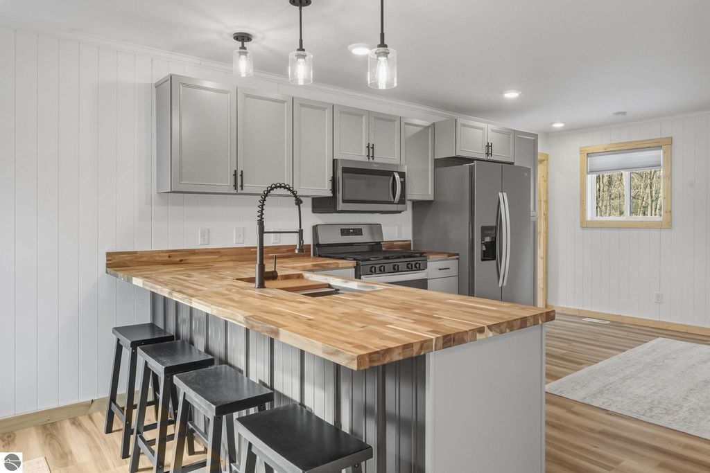 Image 11 of property listing at 17432 Jennifer Drive, Wellston, MI 49689