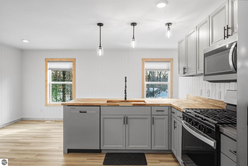 Image 13 of property listing at 17432 Jennifer Drive, Wellston, MI 49689