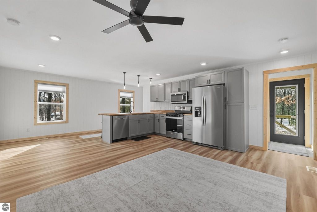 Image 17 of property listing at 17432 Jennifer Drive, Wellston, MI 49689