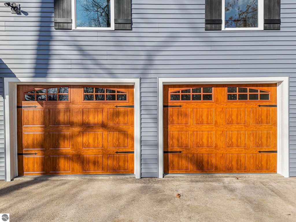 Image 2 of property listing at 17432 Jennifer Drive, Wellston, MI 49689