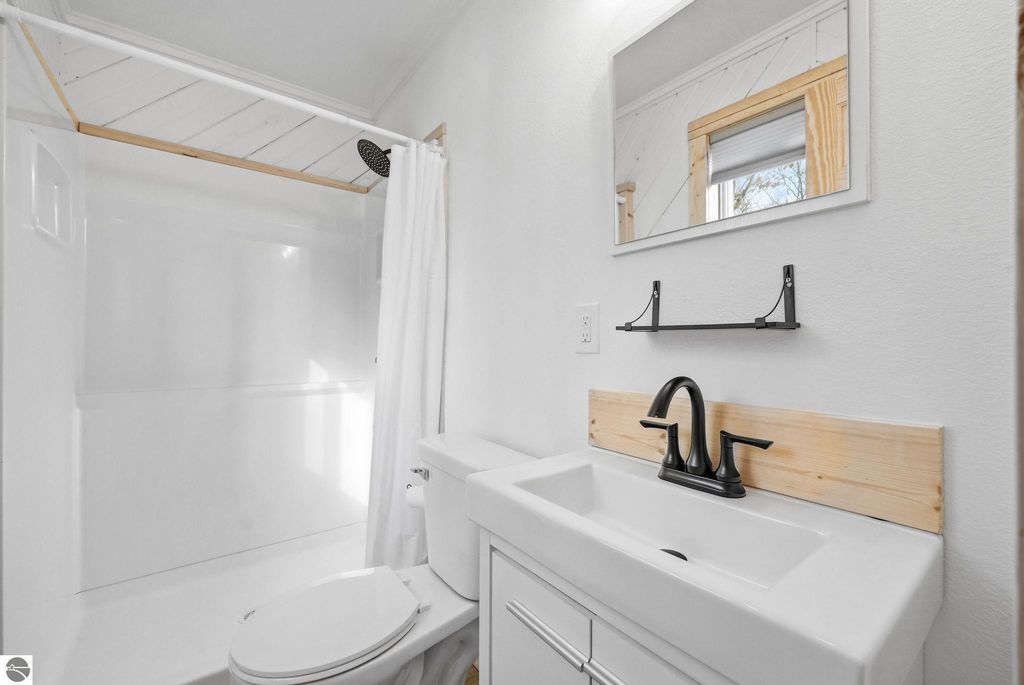 Image 20 of property listing at 17432 Jennifer Drive, Wellston, MI 49689