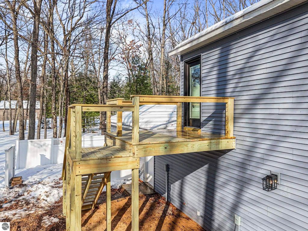 Image 3 of property listing at 17432 Jennifer Drive, Wellston, MI 49689