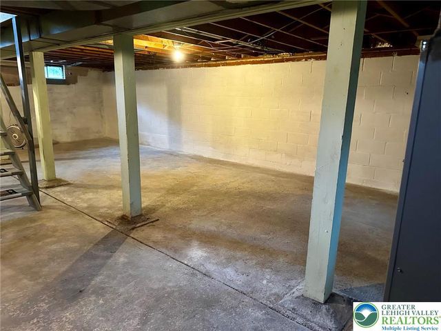 93 Center Avenue, Mount Pocono Boro, PA 18344