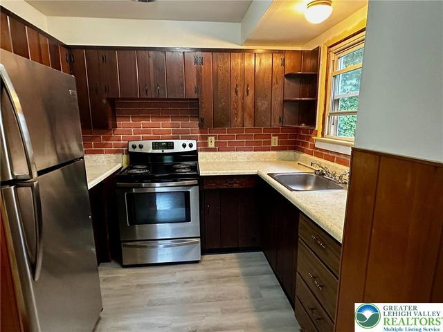 93 Center Avenue, Mount Pocono Boro, PA 18344