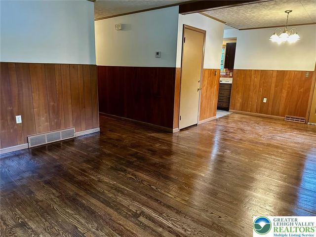 93 Center Avenue, Mount Pocono Boro, PA 18344
