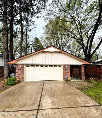 9704 Apple Gate Drive, Fort Smith, AR 72903