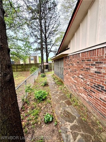 9704 Apple Gate Drive, Fort Smith, AR 72903