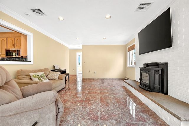 12 Parkway Dr, Saugus, MA 01906