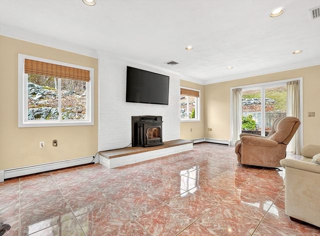 12 Parkway Dr, Saugus, MA 01906