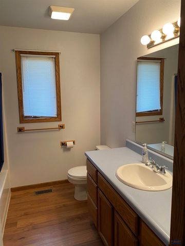 20324 AVALANCHE RD, Sturgis, SD 57785