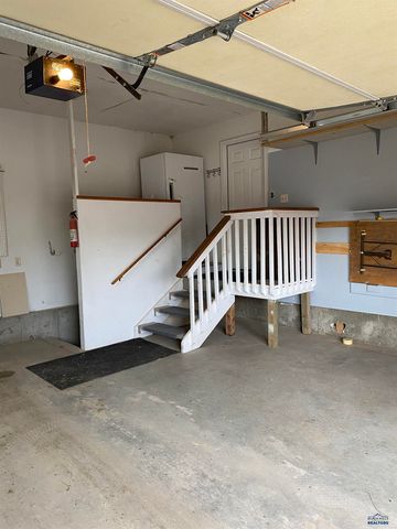 20324 AVALANCHE RD, Sturgis, SD 57785