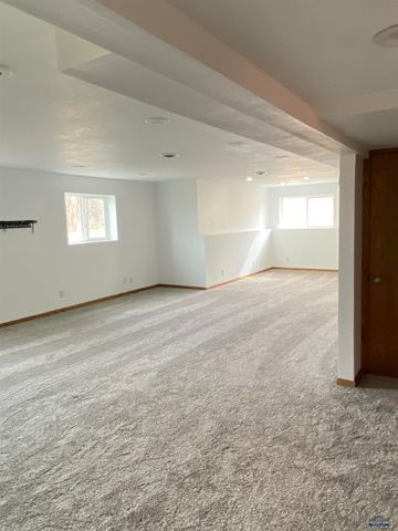 20324 AVALANCHE RD, Sturgis, SD 57785