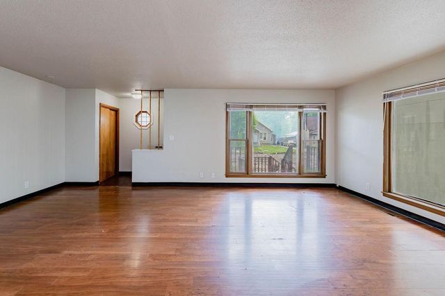 415 10th Street S, Moorhead, MN 56560