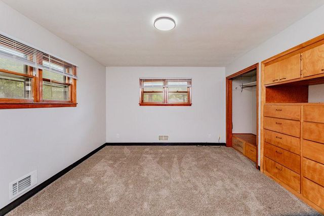 415 10th Street S, Moorhead, MN 56560
