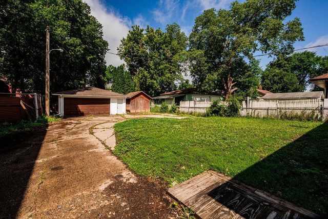 415 10th Street S, Moorhead, MN 56560