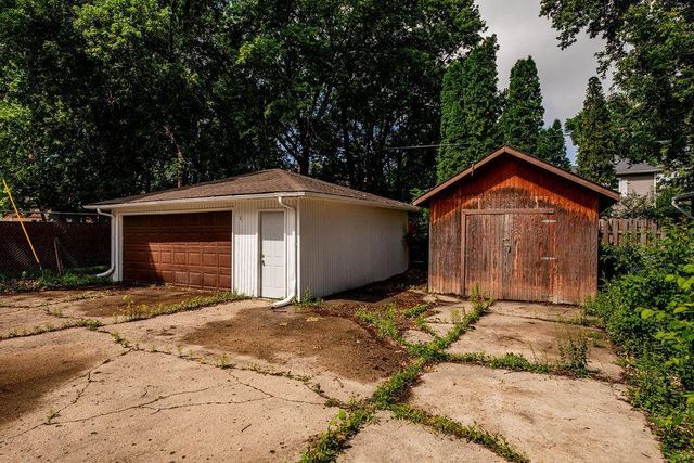 415 10th Street S, Moorhead, MN 56560