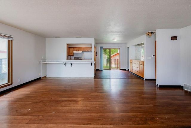 415 10th Street S, Moorhead, MN 56560