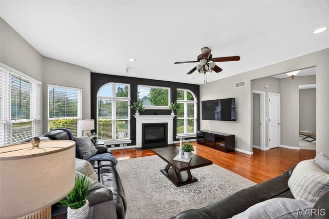 8046 Knights Crossing Drive, O'fallon, MO 63368