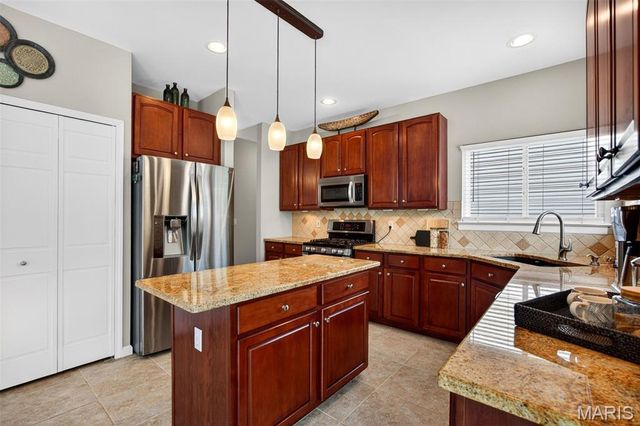 8046 Knights Crossing Drive, O'fallon, MO 63368