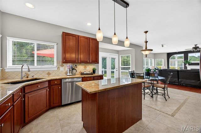 8046 Knights Crossing Drive, O'fallon, MO 63368