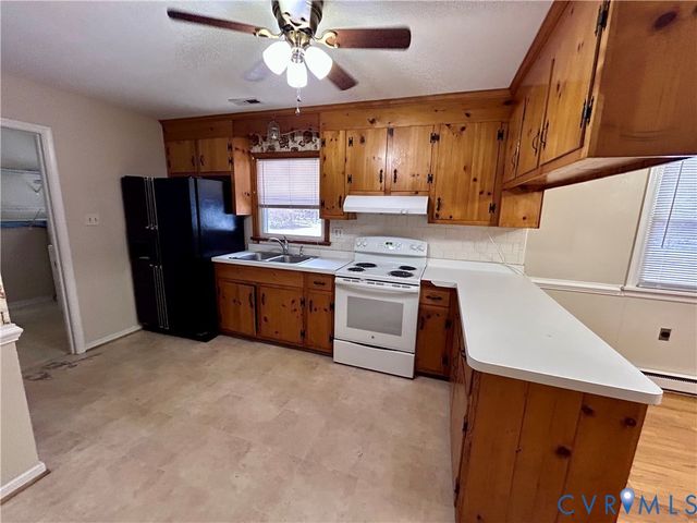 9304 Howard Dr, Mechanicsville, VA 23116