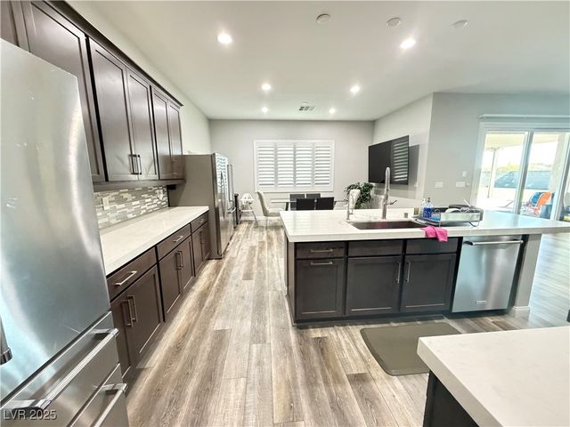 8480 Warbonnet Way, Las Vegas, NV 89113