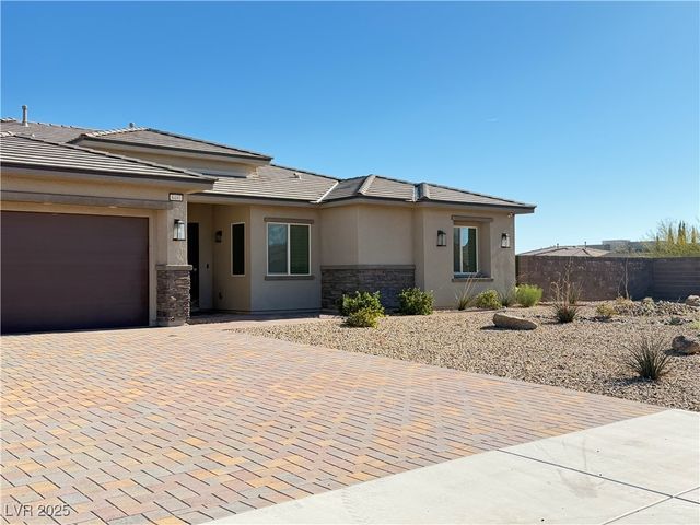 8480 Warbonnet Way, Las Vegas, NV 89113