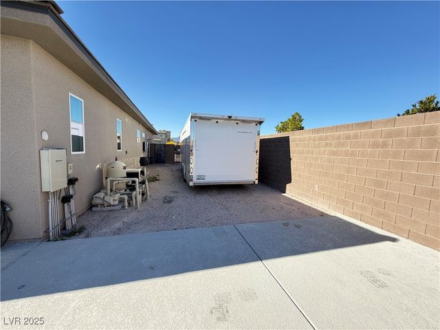 8480 Warbonnet Way, Las Vegas, NV 89113