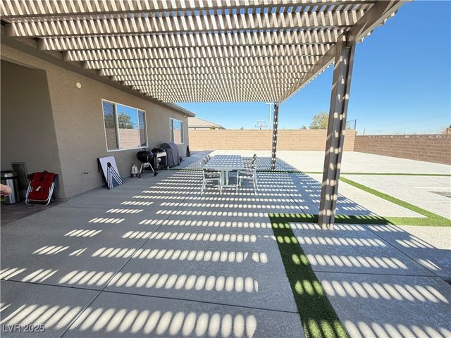 8480 Warbonnet Way, Las Vegas, NV 89113