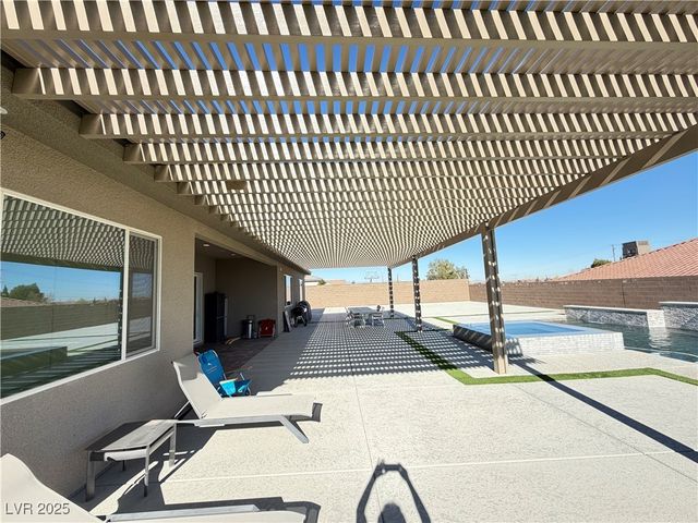 8480 Warbonnet Way, Las Vegas, NV 89113