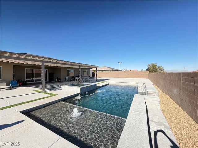 8480 Warbonnet Way, Las Vegas, NV 89113