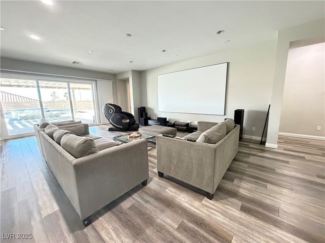 8480 Warbonnet Way, Las Vegas, NV 89113