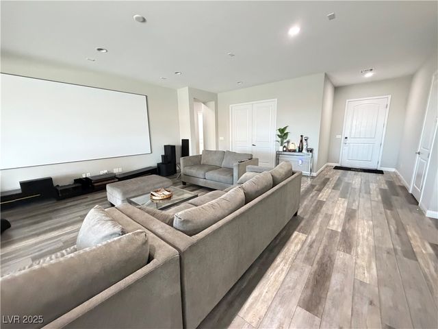 8480 Warbonnet Way, Las Vegas, NV 89113