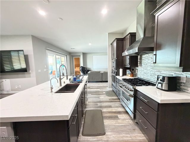 8480 Warbonnet Way, Las Vegas, NV 89113