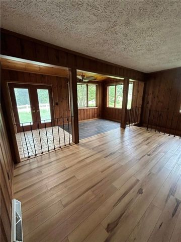 192 Yellow Creek Road, Lancaster Twp, PA 16037