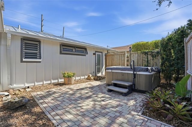 2306 NE 24th AVE, Cape Coral, FL 33909