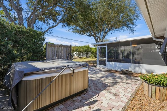 2306 NE 24th AVE, Cape Coral, FL 33909