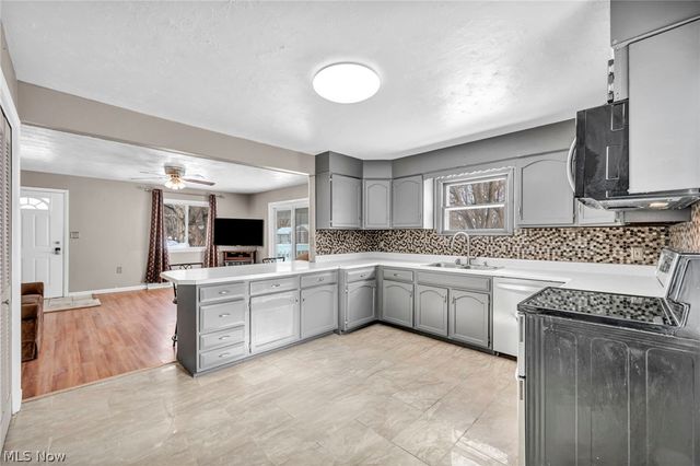 2380 Delaware Avenue, Akron, OH 44312