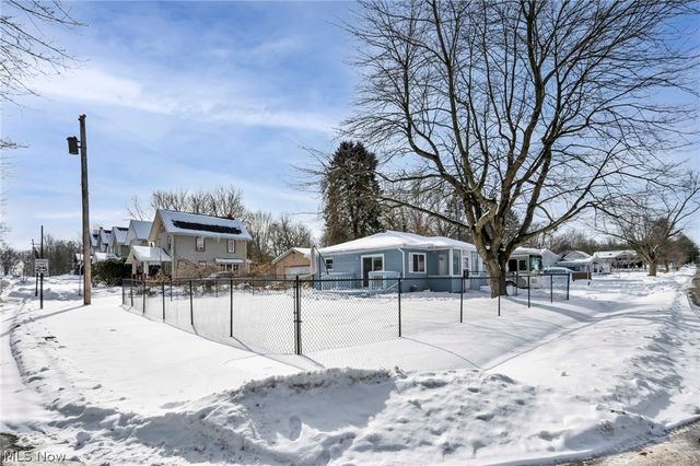 2380 Delaware Avenue, Akron, OH 44312