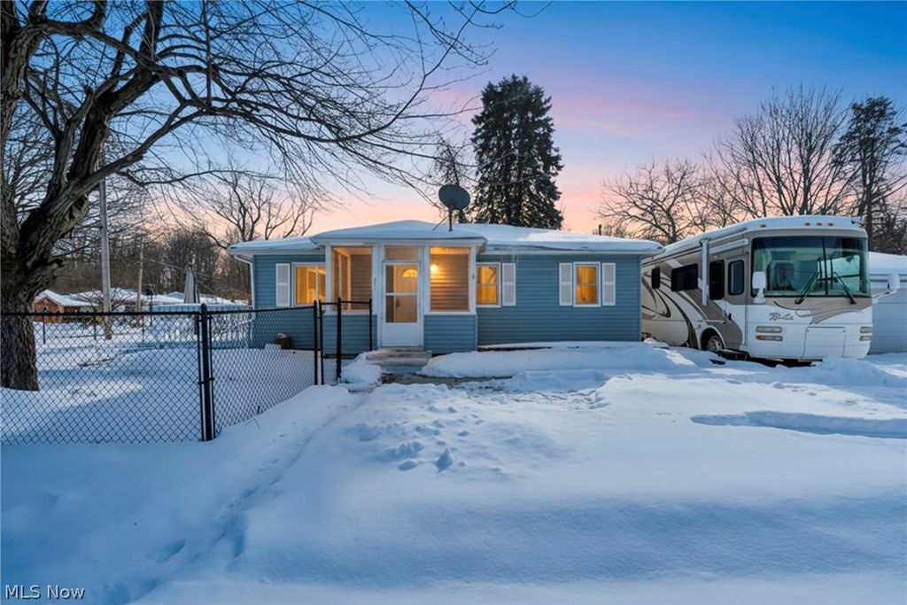 2380 Delaware Avenue, Akron, OH 44312