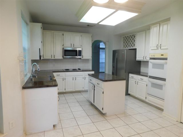 2322 Edgewood Drive, Missouri City, TX 77459