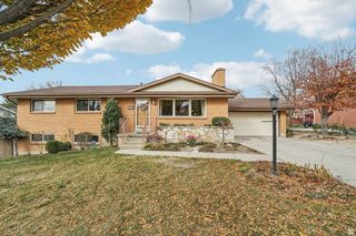 2805 E CHERRY BLOSSOM LN, Holladay, UT 84117