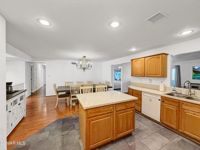 3021 Travis Avenue, Simi Valley, CA 93063