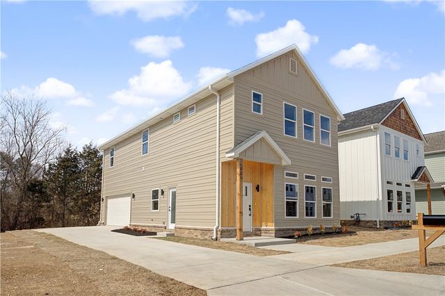 829 S Jagger Lane, Fayetteville, AR 72701