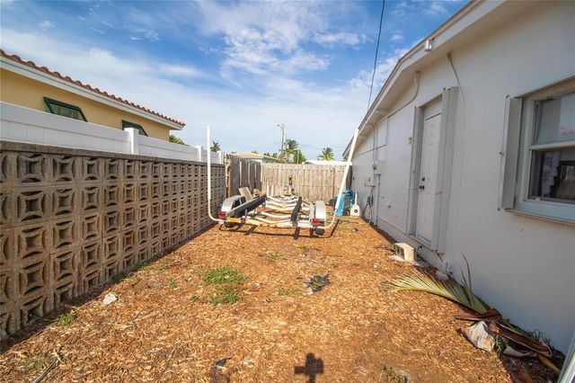 925 SE 14th Avenue, Deerfield Beach, FL 33441