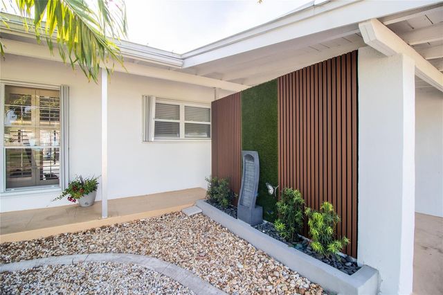 925 SE 14th Avenue, Deerfield Beach, FL 33441
