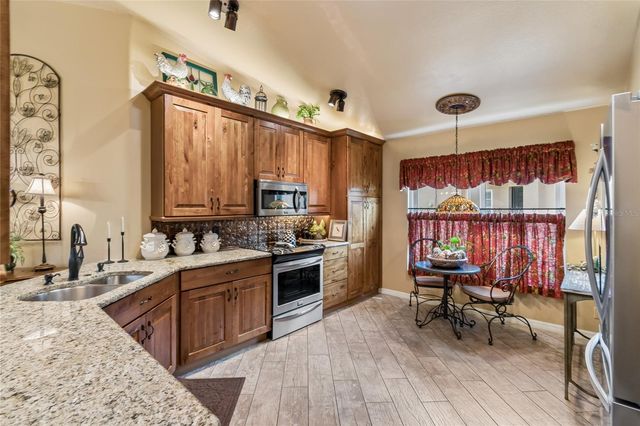 800 VINEYARD WAY, Poinciana, FL 34759